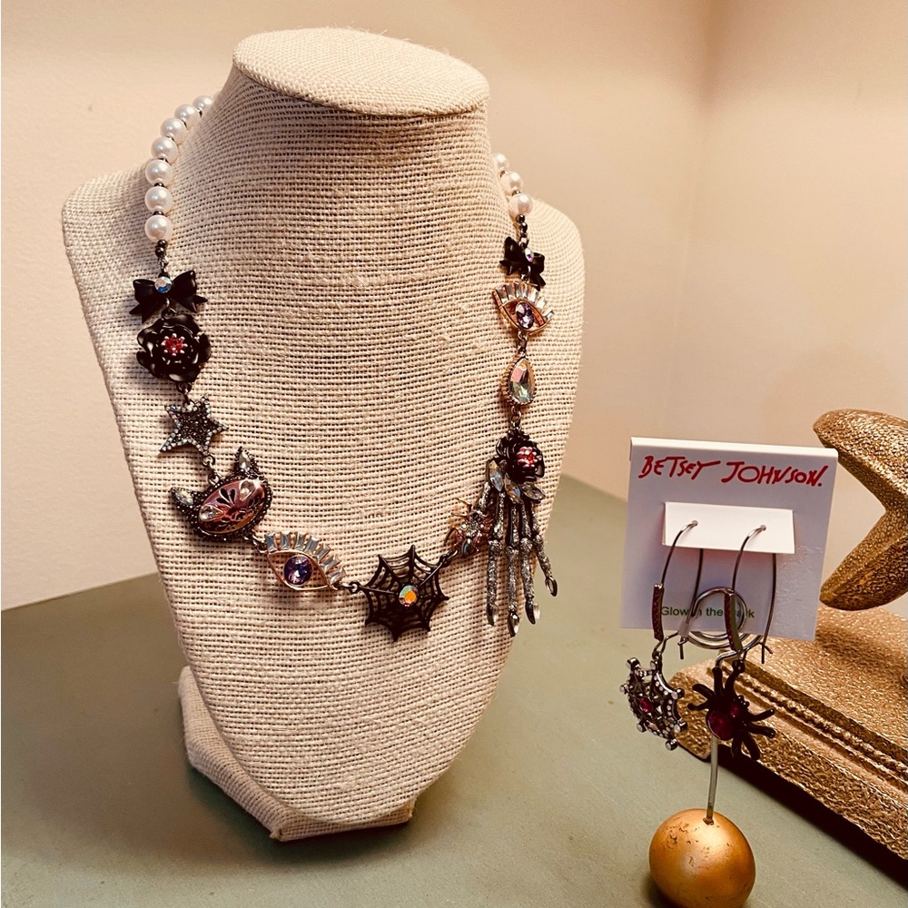NWT BETSEY JOHNSON BLACK AND SILVER NECKLACE AND EARRINGS HALLOWEEN